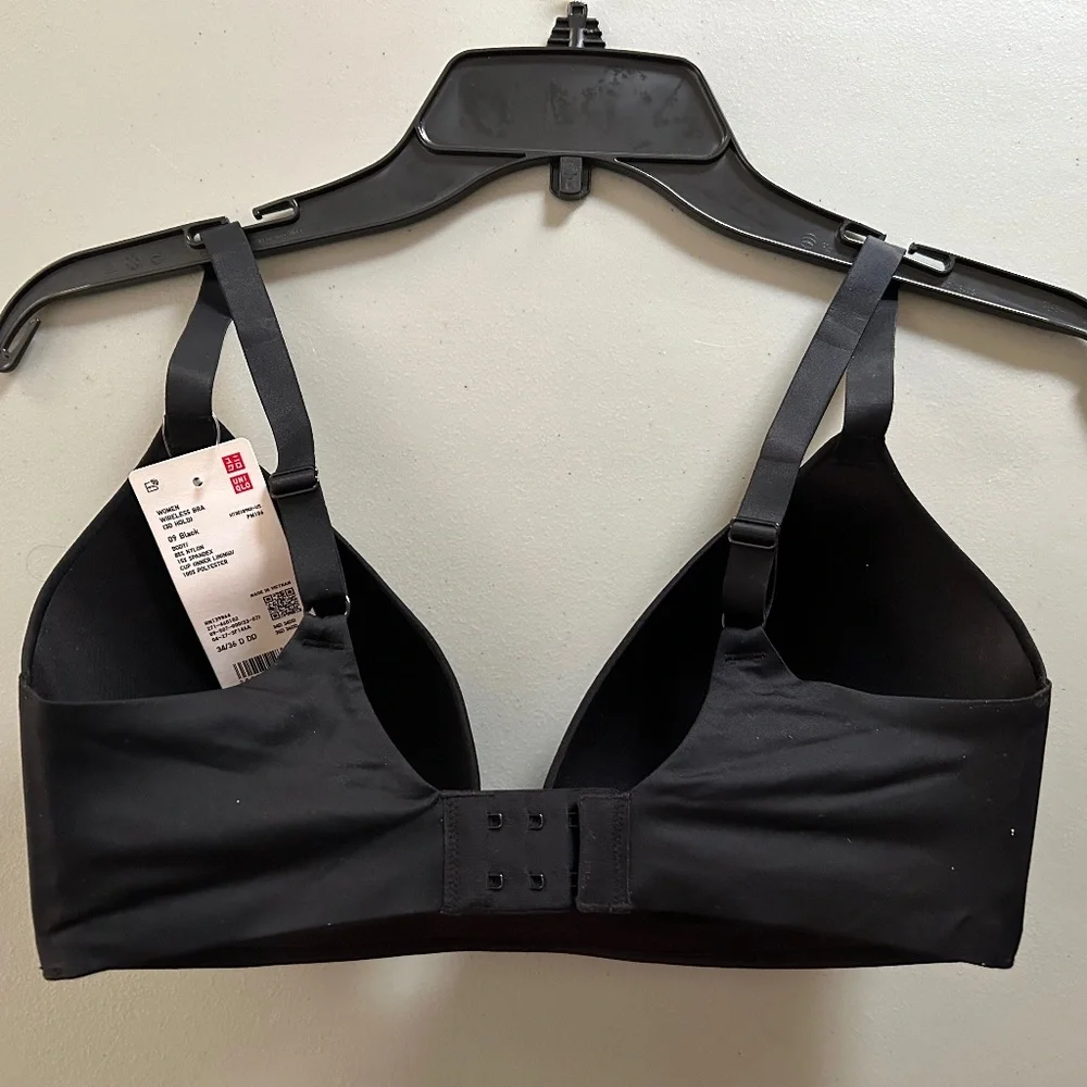 NEW!!! UNIQLO Wireless Bra 3D Hold 34/36 D/DD Cup (BLACK)